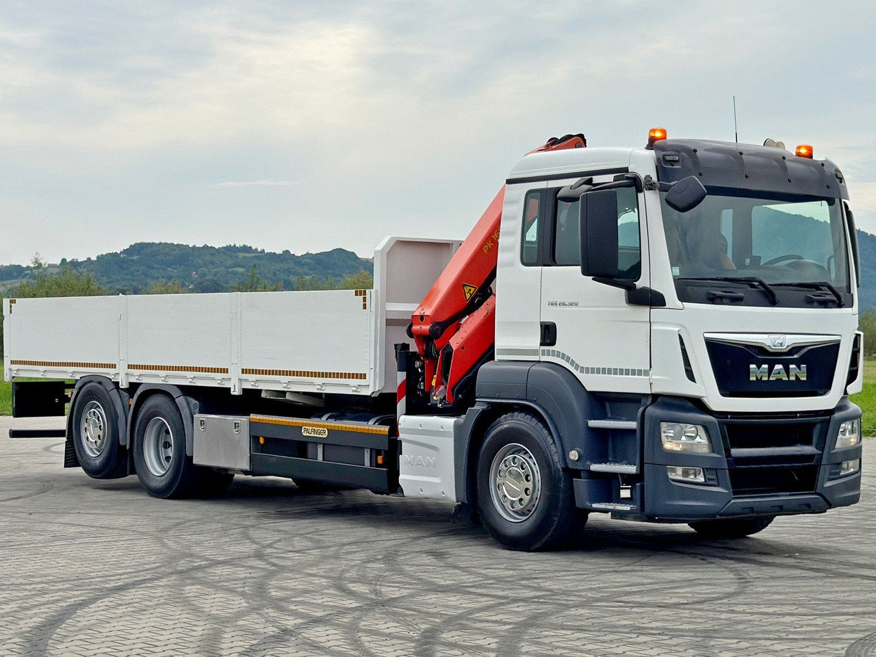 MAN TGS 26.320*PRITSCHE 7,20  / PK 16001-KA + FUNK - Darus autó: 3 kép. MAN TGS 26.320*PRITSCHE 7,20  / PK 16001-KA + FUNK - Darus autó: 3 kép.
