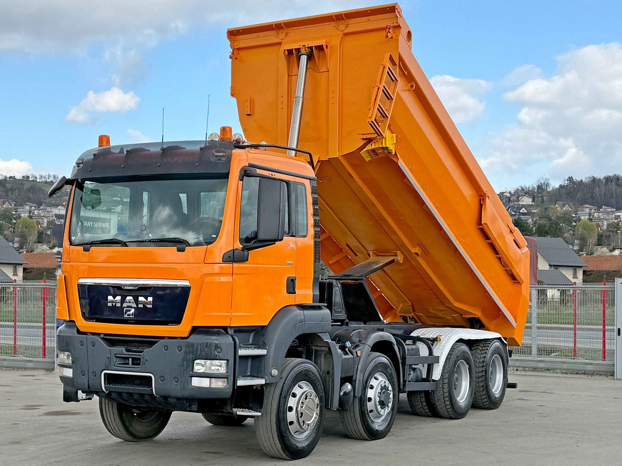 MAN TGS 35.360 KIPPER * 8x6 * TOPZUSTAND - Billenőplatós teherautó: 4 kép. MAN TGS 35.360 KIPPER * 8x6 * TOPZUSTAND - Billenőplatós teherautó: 4 kép.