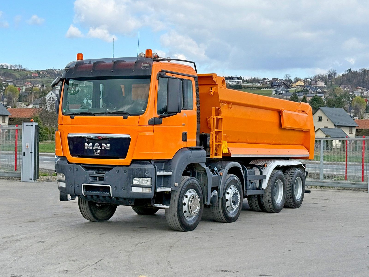 MAN TGS 35.360 KIPPER * 8x6 * TOPZUSTAND - Billenőplatós teherautó: 2 kép. MAN TGS 35.360 KIPPER * 8x6 * TOPZUSTAND - Billenőplatós teherautó: 2 kép.