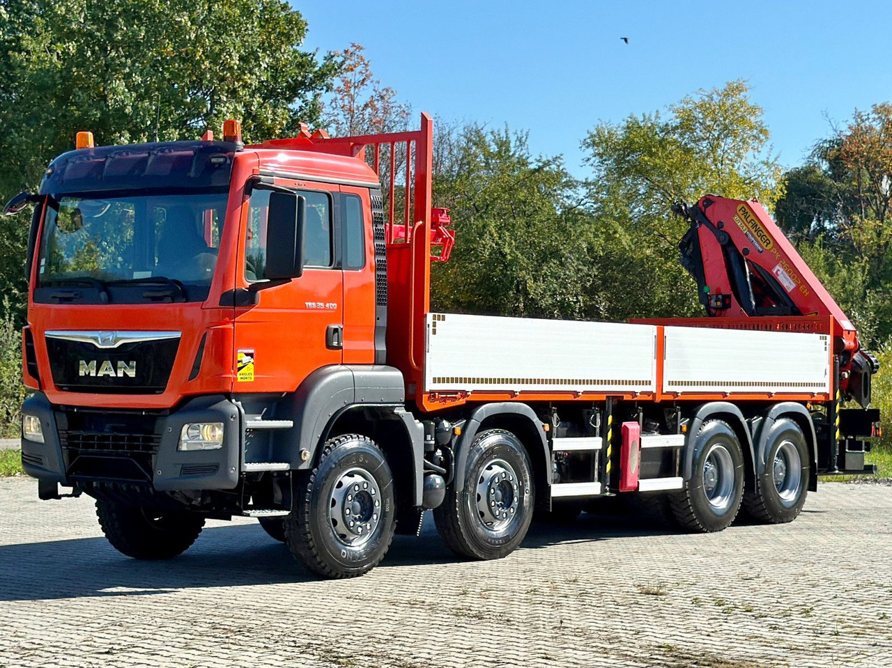 MAN TGS 35.400* PK 26002 - EH D + FUNK /8x4 - Darus autó: 3 kép. MAN TGS 35.400* PK 26002 - EH D + FUNK /8x4 - Darus autó: 3 kép.