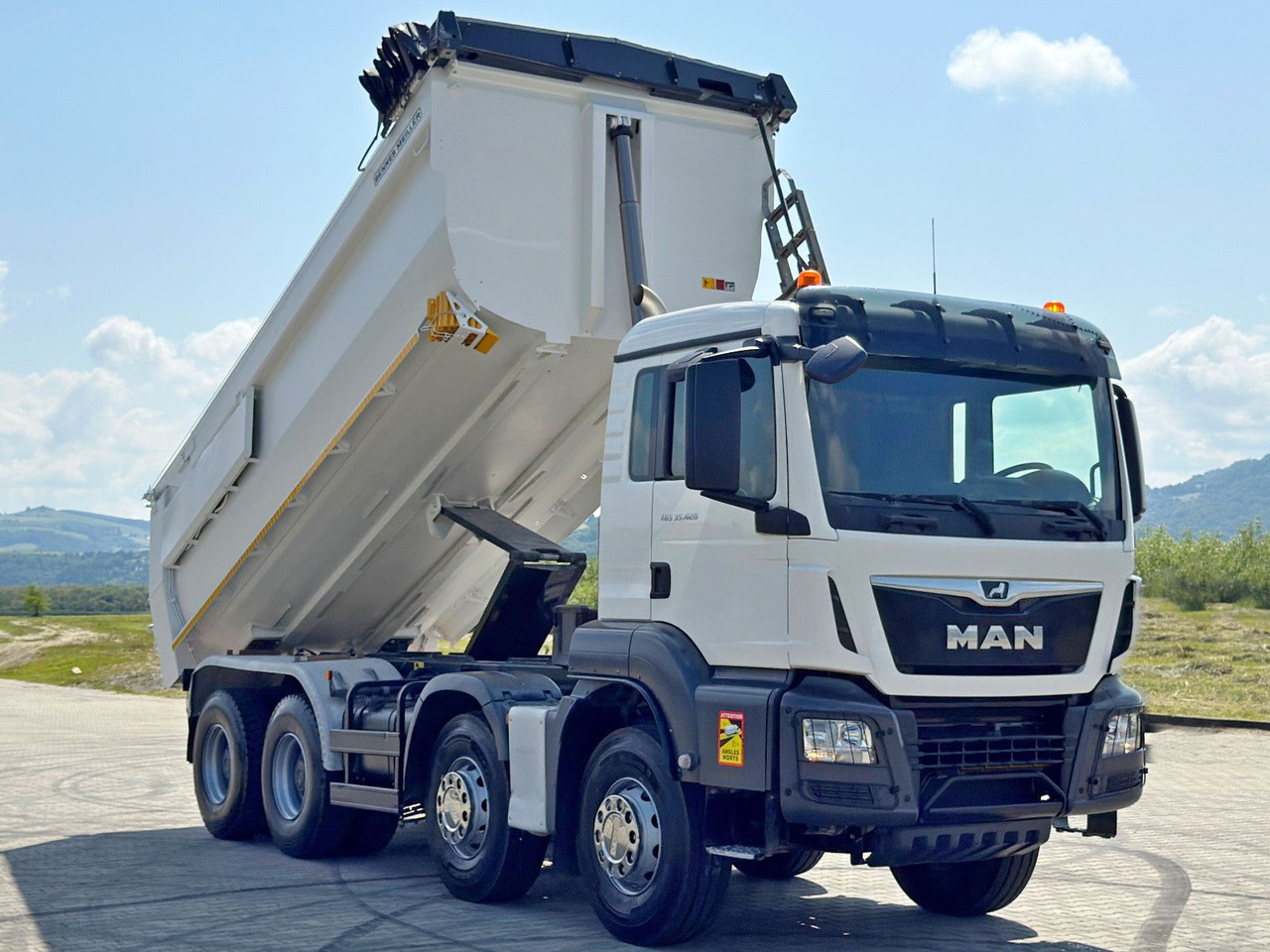 MAN TGS 35.420 KIPPER * 8x4 * TOPZUSTAND - Billenőplatós teherautó: 4 kép. MAN TGS 35.420 KIPPER * 8x4 * TOPZUSTAND - Billenőplatós teherautó: 4 kép.