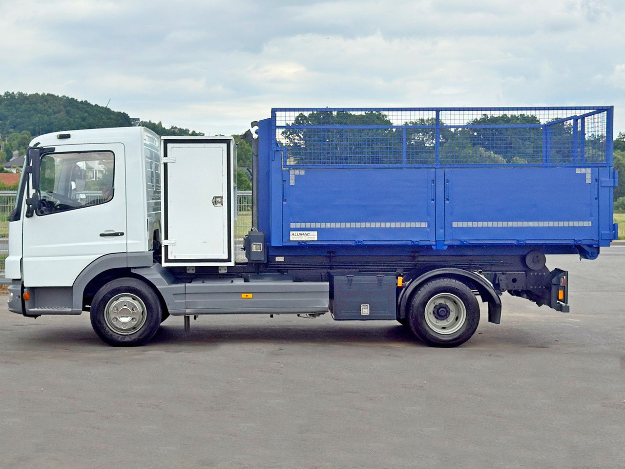 Mercedes-Benz 815 * Abrollkipper + CONTAINER 3,68 m * TOP - Horgos rakodó teherautó: 5 kép. Mercedes-Benz 815 * Abrollkipper + CONTAINER 3,68 m * TOP - Horgos rakodó teherautó: 5 kép.