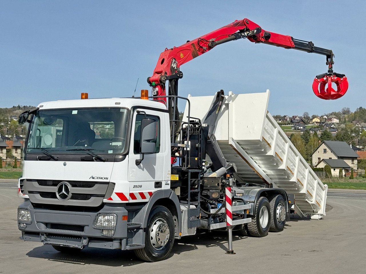 Mercedes-Benz ACTROS 2536 * Abrollkipper + EPSILON Q150Z82 - Horgos rakodó teherautó: 2 kép. Mercedes-Benz ACTROS 2536 * Abrollkipper + EPSILON Q150Z82 - Horgos rakodó teherautó: 2 kép.