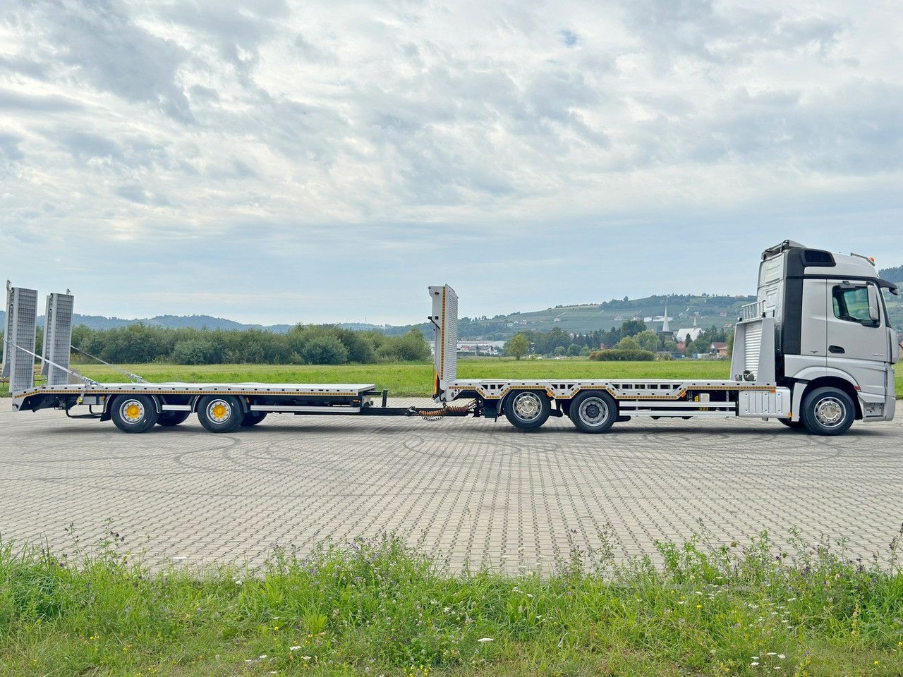 Mercedes-Benz ACTROS 2542 *ABSCHLEPPWAGEN 8,50m+Anhänger 7,32m - Vontató: 4 kép. Mercedes-Benz ACTROS 2542 *ABSCHLEPPWAGEN 8,50m+Anhänger 7,32m - Vontató: 4 kép.