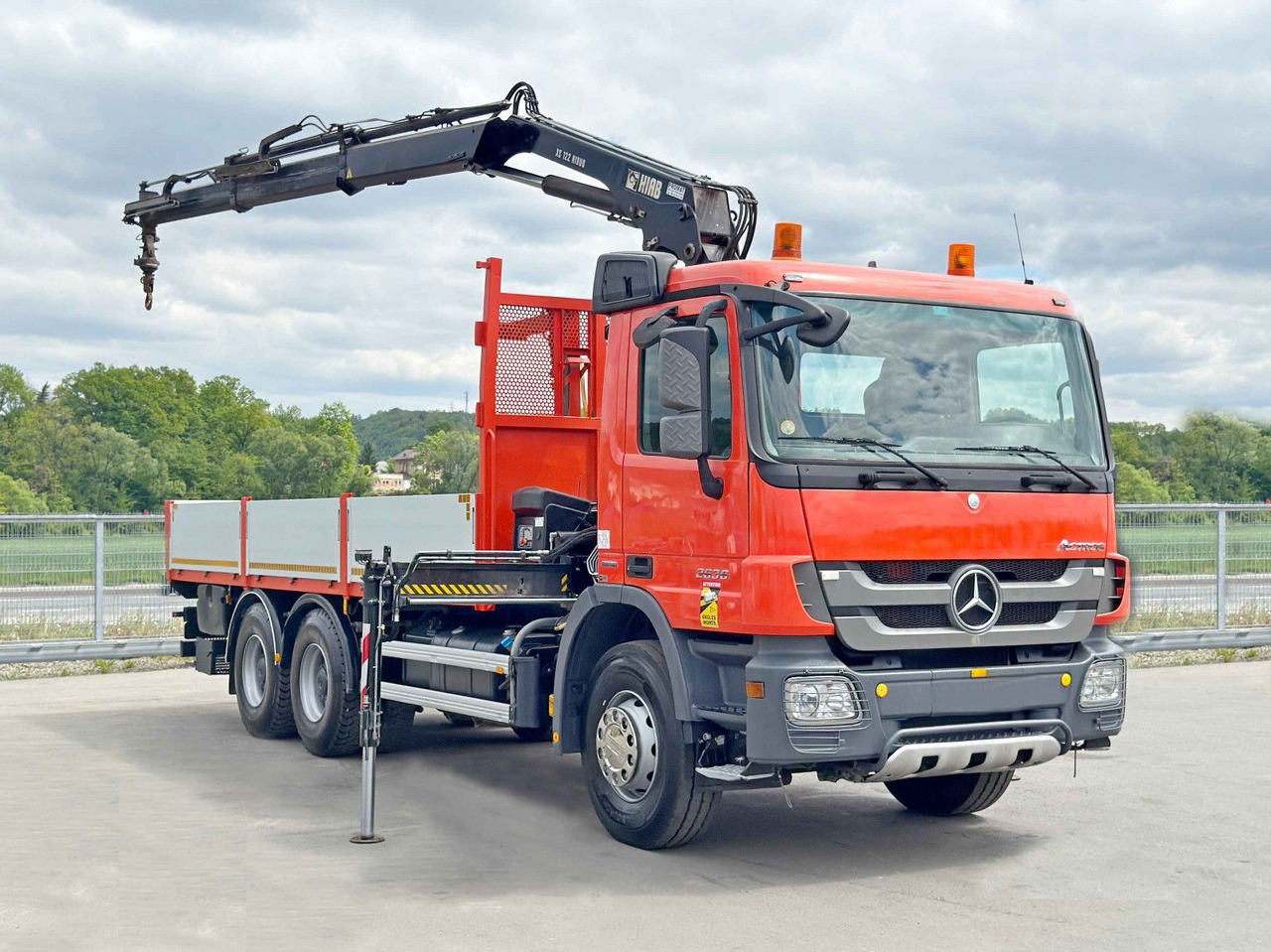 Mercedes-Benz ACTROS 2636*HIAB 122 BS-2 HIDUO + FUNK/6x4 * TOP - Darus autó: 2 kép. Mercedes-Benz ACTROS 2636*HIAB 122 BS-2 HIDUO + FUNK/6x4 * TOP - Darus autó: 2 kép.