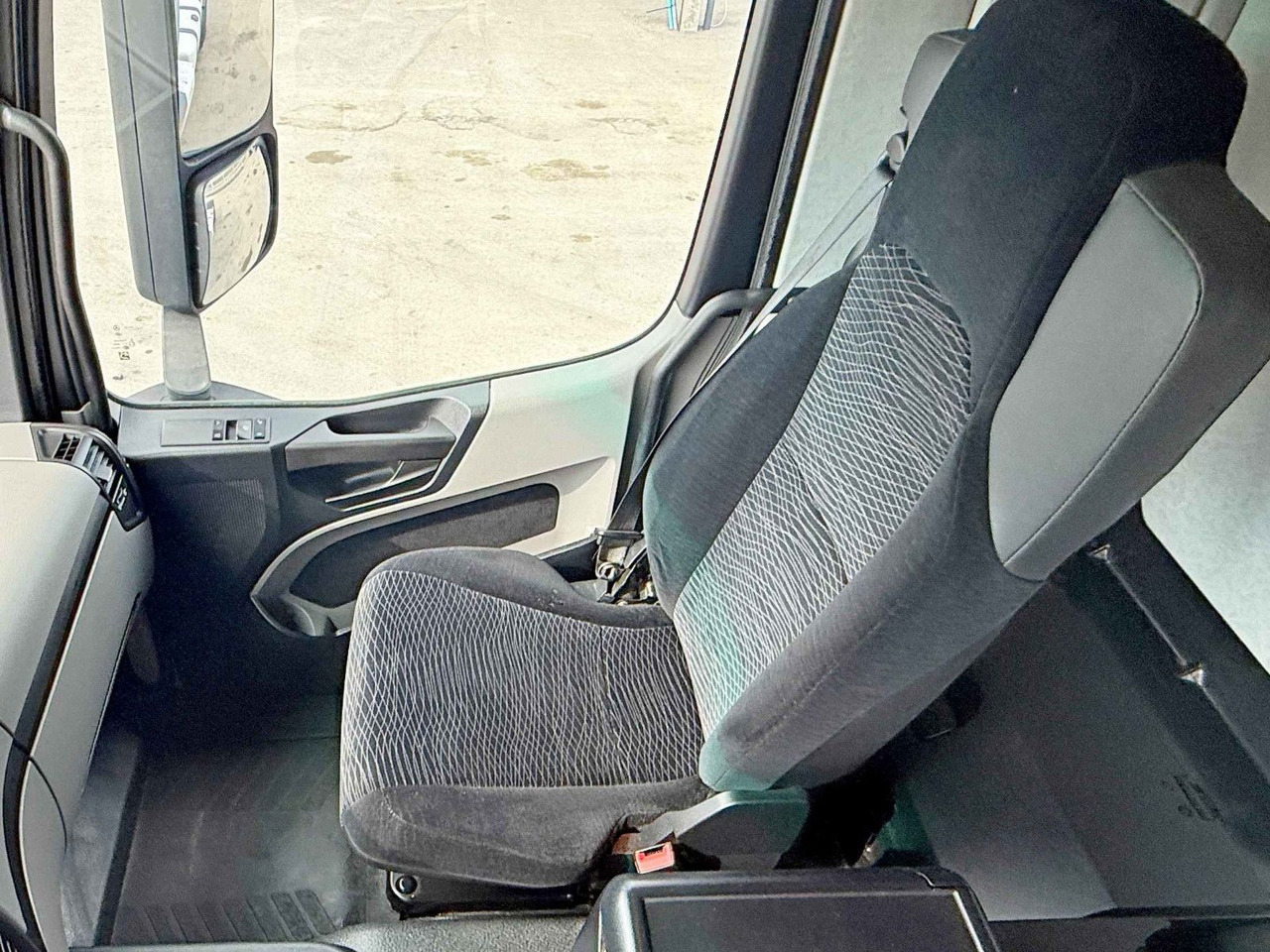 Horgos rakodó teherautó Mercedes-Benz ANTOS 1833 Abrollkipper * Top Zustand!: 8 kép.