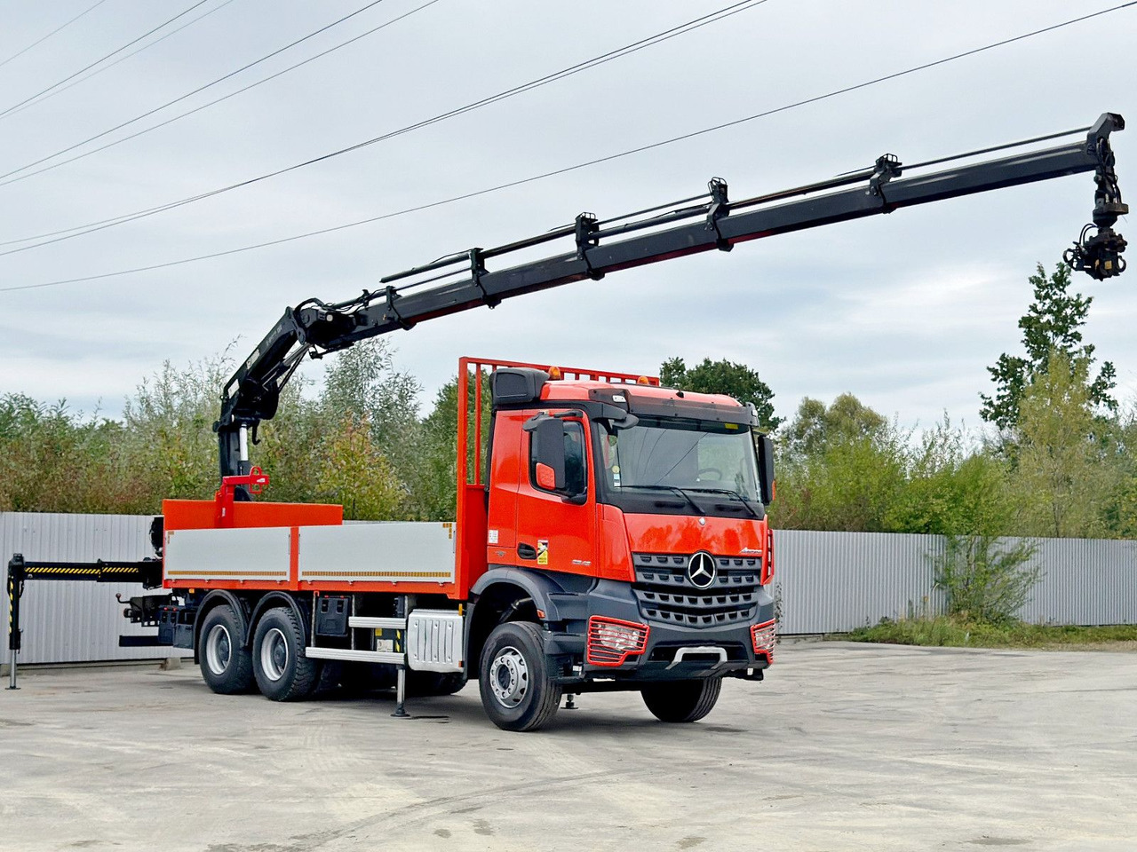 Mercedes-Benz AROCS 2643 *HIAB X-HIDUO 188 ES-5/FUNK * 6x4 - Darus autó: 2 kép. Mercedes-Benz AROCS 2643 *HIAB X-HIDUO 188 ES-5/FUNK * 6x4 - Darus autó: 2 kép.