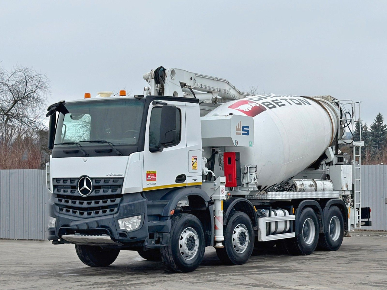 Mercedes-Benz AROCS 3743 * Betonpumpe + FUNK * 8x4 * TOP - Betonpumpa: 2 kép. Mercedes-Benz AROCS 3743 * Betonpumpe + FUNK * 8x4 * TOP - Betonpumpa: 2 kép.