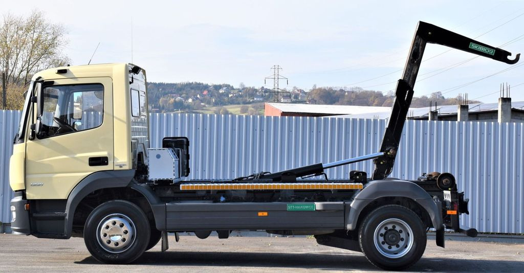 Mercedes-Benz ATEGO 1221 * ABROLLKIPPER * TOPZUSTAND - Horgos rakodó teherautó, Darus autó: 5 kép. Mercedes-Benz ATEGO 1221 * ABROLLKIPPER * TOPZUSTAND - Horgos rakodó teherautó, Darus autó: 5 kép.