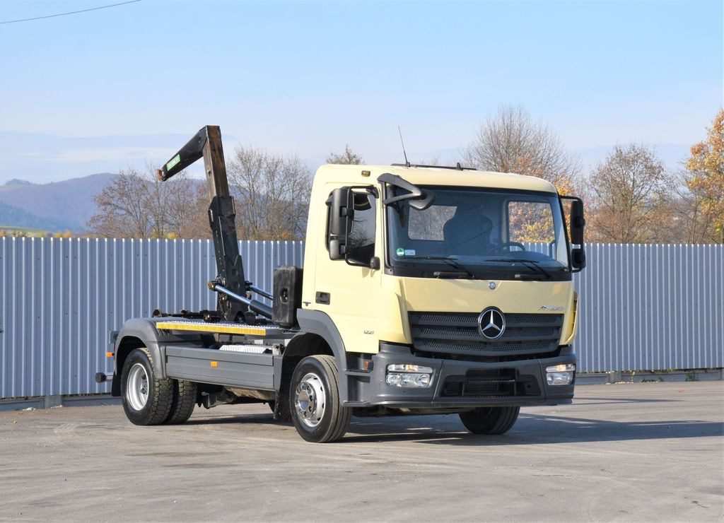 Mercedes-Benz ATEGO 1221 * ABROLLKIPPER * TOPZUSTAND - Horgos rakodó teherautó, Darus autó: 1 kép. Mercedes-Benz ATEGO 1221 * ABROLLKIPPER * TOPZUSTAND - Horgos rakodó teherautó, Darus autó: 1 kép.