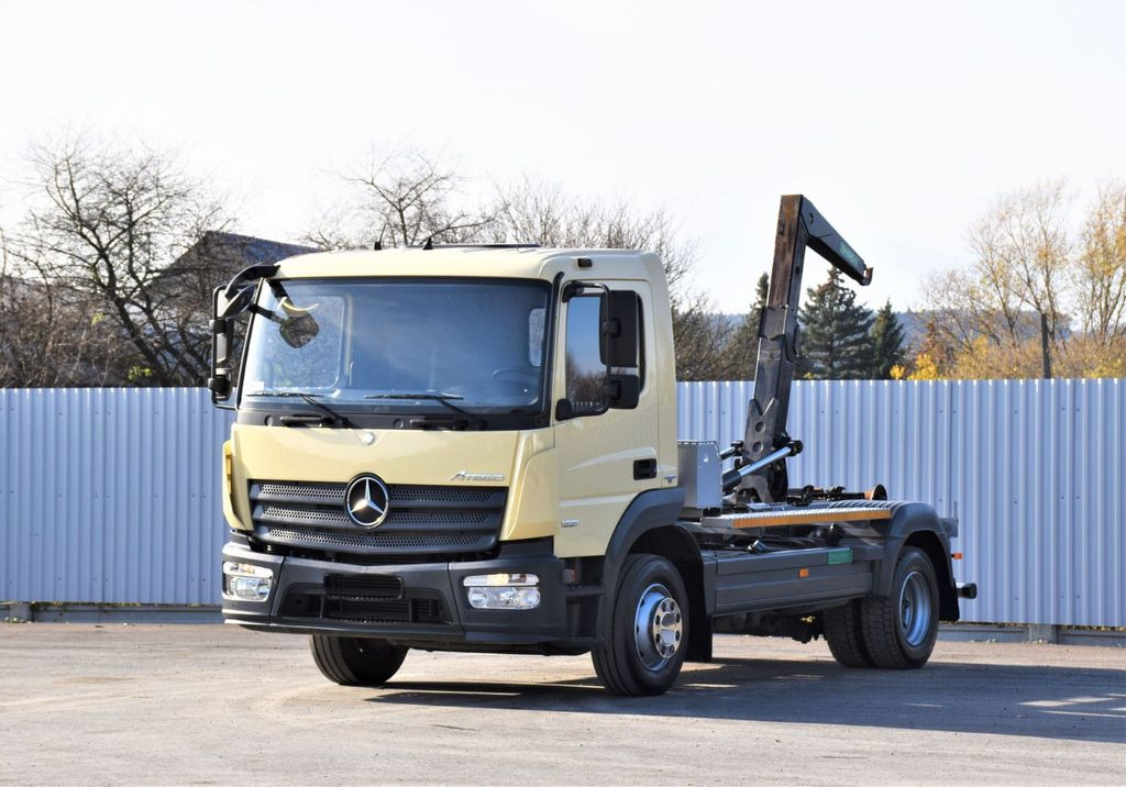 Mercedes-Benz ATEGO 1221 * ABROLLKIPPER * TOPZUSTAND - Horgos rakodó teherautó, Darus autó: 2 kép. Mercedes-Benz ATEGO 1221 * ABROLLKIPPER * TOPZUSTAND - Horgos rakodó teherautó, Darus autó: 2 kép.