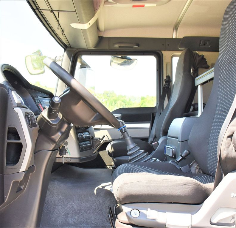 Nyergesvontató MAN TGS 18.400 Sattelzugmaschine + KRAN/FUNK MAN TGS 18.400 Sattelzugmaschine + KRAN/FUNK: 9 kép.