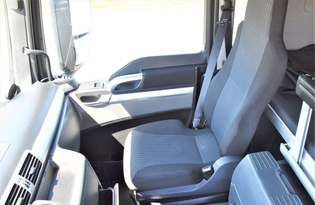 Nyergesvontató MAN TGS 18.400 Sattelzugmaschine + KRAN/FUNK MAN TGS 18.400 Sattelzugmaschine + KRAN/FUNK: 10 kép.