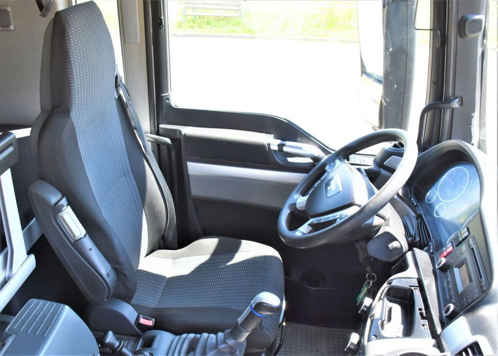 Nyergesvontató MAN TGS 18.400 Sattelzugmaschine + KRAN/FUNK MAN TGS 18.400 Sattelzugmaschine + KRAN/FUNK: 12 kép.