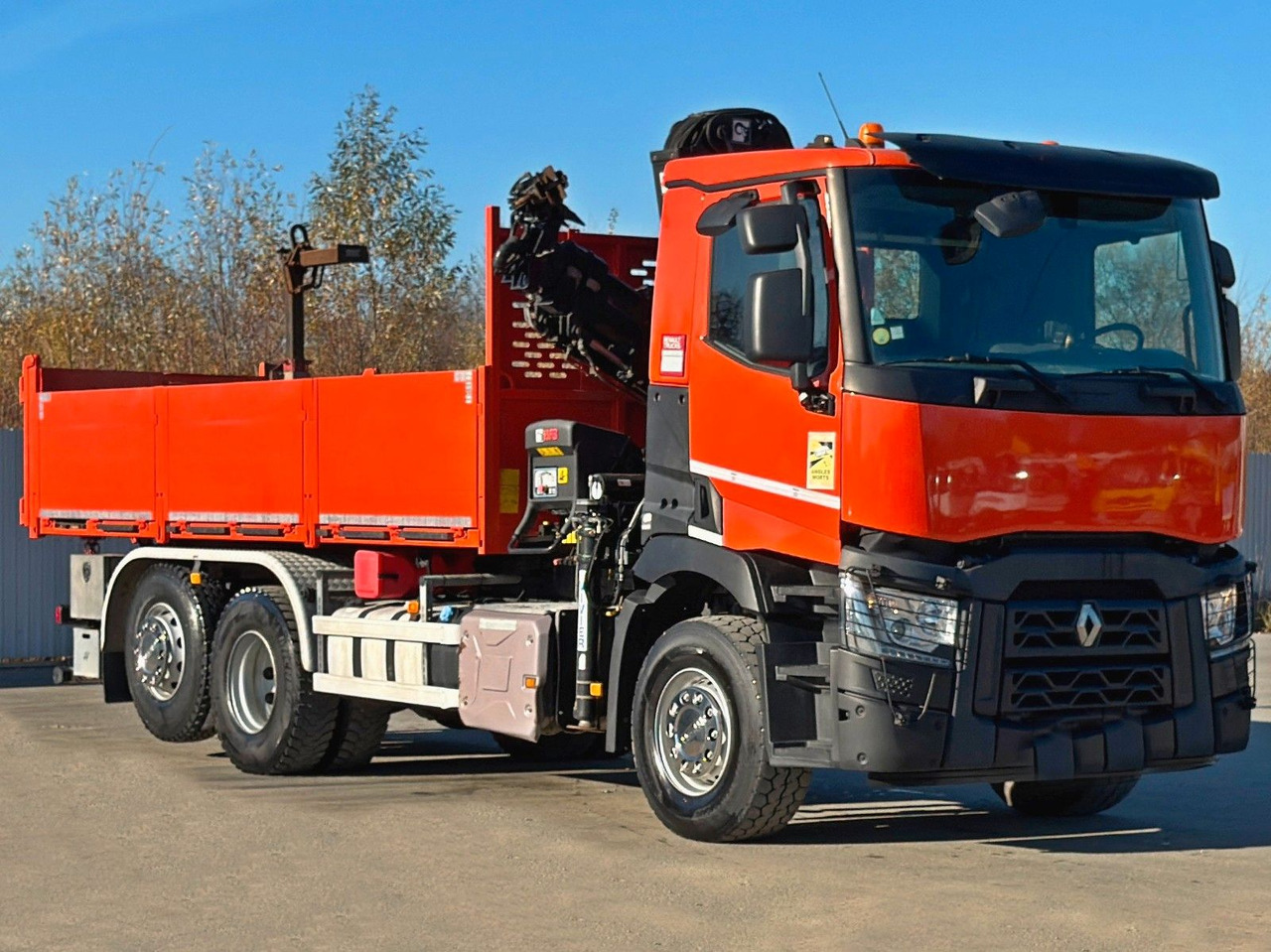 Renault C430 * HIAB 144 BS - 3 HIDUO+ FUNK/ 6x2 - Billenőplatós teherautó, Darus autó: 3 kép. Renault C430 * HIAB 144 BS - 3 HIDUO+ FUNK/ 6x2 - Billenőplatós teherautó, Darus autó: 3 kép.