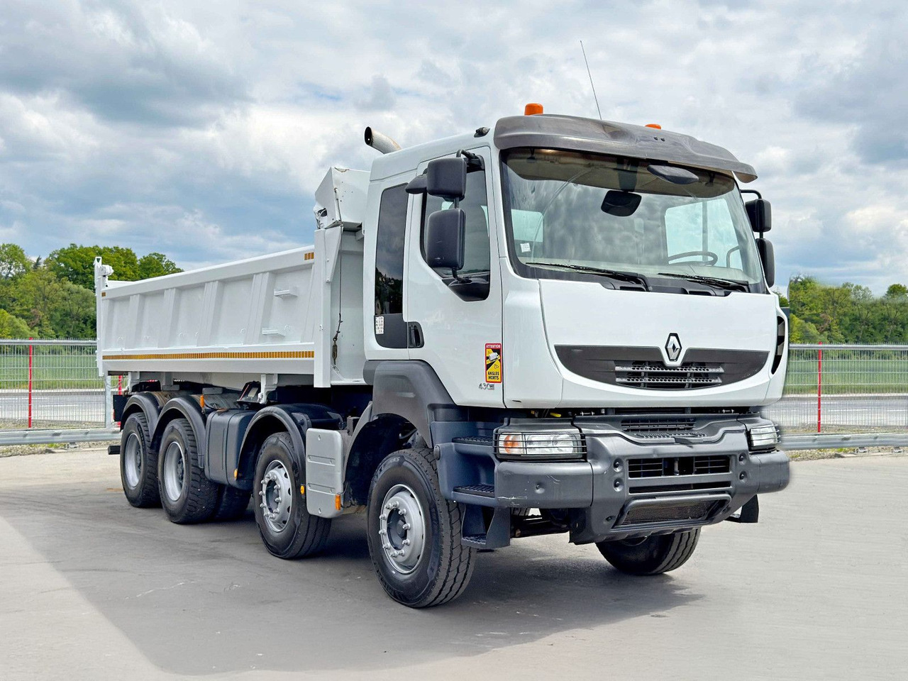 Renault KERAX 430 DXI * KIPPER 6,00 m / 8x4 * TOP - Billenőplatós teherautó, Darus autó: 1 kép. Renault KERAX 430 DXI * KIPPER 6,00 m / 8x4 * TOP - Billenőplatós teherautó, Darus autó: 1 kép.