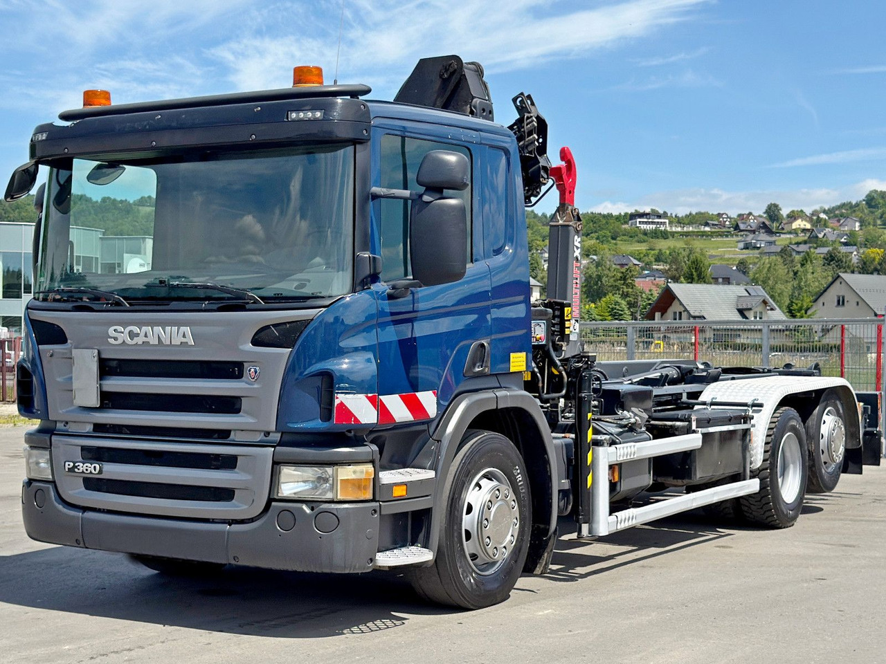Scania P 360 * ABROLLKIPPER * HIAB 111 BS -2 HIDUO/FUNK - Horgos rakodó teherautó, Darus autó: 4 kép. Scania P 360 * ABROLLKIPPER * HIAB 111 BS -2 HIDUO/FUNK - Horgos rakodó teherautó, Darus autó: 4 kép.
