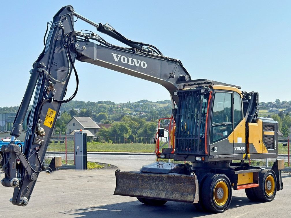 Volvo EW 160 E* Umschlagbagger * TOPZUSTAND - Gumikerekes kotró: 3 kép. Volvo EW 160 E* Umschlagbagger * TOPZUSTAND - Gumikerekes kotró: 3 kép.