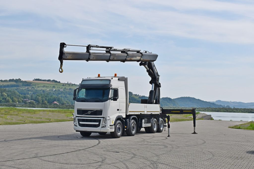 Volvo FH 520 * HIAB 1055 EP - 4 HIPRO/FUNK * 8x4 - Darus autó, Platós teherautó: 2 kép. Volvo FH 520 * HIAB 1055 EP - 4 HIPRO/FUNK * 8x4 - Darus autó, Platós teherautó: 2 kép.