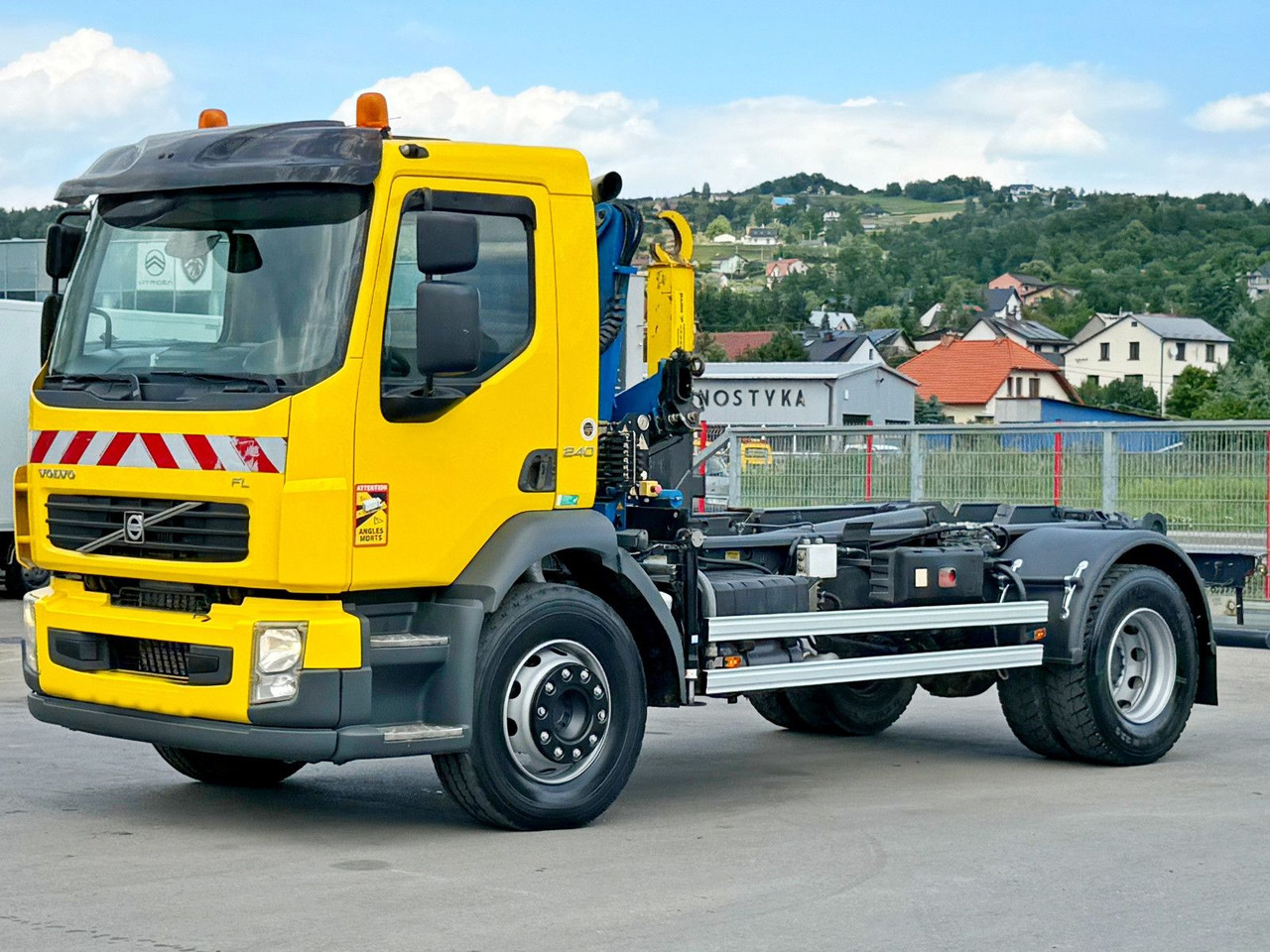 Volvo FL 240 * Abrollkipper * HMF 270 K2 * TOPZUSTAND - Horgos rakodó teherautó: 4 kép. Volvo FL 240 * Abrollkipper * HMF 270 K2 * TOPZUSTAND - Horgos rakodó teherautó: 4 kép.