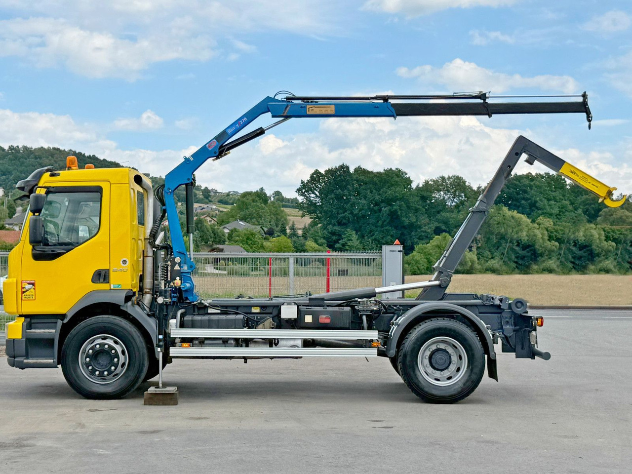 Volvo FL 240 * Abrollkipper * HMF 270 K2 * TOPZUSTAND - Horgos rakodó teherautó: 5 kép. Volvo FL 240 * Abrollkipper * HMF 270 K2 * TOPZUSTAND - Horgos rakodó teherautó: 5 kép.