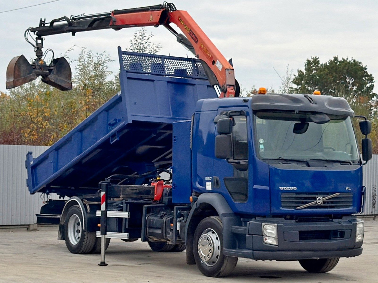 Volvo FL280 KIPPER 4,35m * PALFINGER PK 10000 + FUNK - Billenőplatós teherautó, Darus autó: 2 kép. Volvo FL280 KIPPER 4,35m * PALFINGER PK 10000 + FUNK - Billenőplatós teherautó, Darus autó: 2 kép.