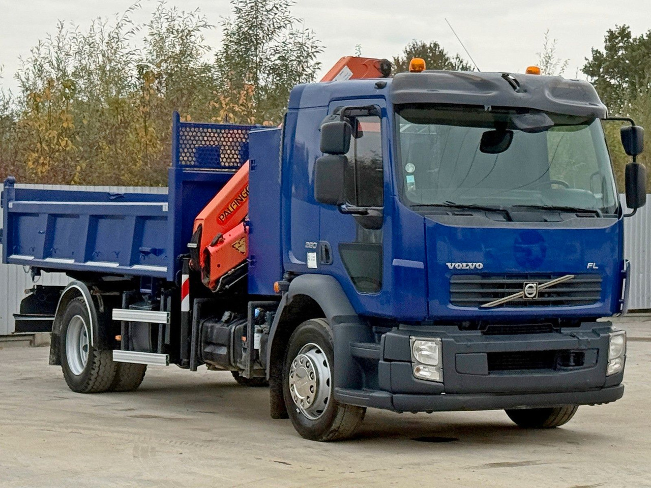 Volvo FL280 KIPPER 4,35m * PALFINGER PK 10000 + FUNK - Darus autó: 3 kép. Volvo FL280 KIPPER 4,35m * PALFINGER PK 10000 + FUNK - Darus autó: 3 kép.