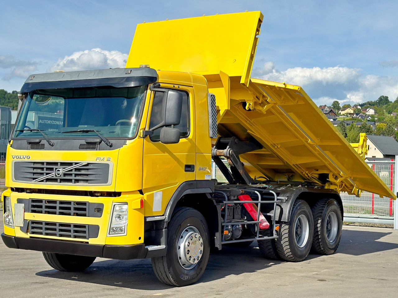 Volvo FM 370 Kipper 6,20 m + BORDMATIC / 8x4 Volvo FM 12 340 Kipper 5,05 m + BORDMATIC / 6x4 - Billenőplatós teherautó, Darus autó: 3 kép. Volvo FM 370 Kipper 6,20 m + BORDMATIC / 8x4 Volvo FM 12 340 Kipper 5,05 m + BORDMATIC / 6x4 - Billenőplatós teherautó, Darus autó: 3 kép.