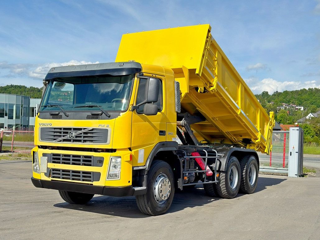 Volvo FM 370 Kipper 6,20 m + BORDMATIC / 8x4 Volvo FM 12 340 Kipper 5,05 m + BORDMATIC / 6x4 - Billenőplatós teherautó, Darus autó: 2 kép. Volvo FM 370 Kipper 6,20 m + BORDMATIC / 8x4 Volvo FM 12 340 Kipper 5,05 m + BORDMATIC / 6x4 - Billenőplatós teherautó, Darus autó: 2 kép.