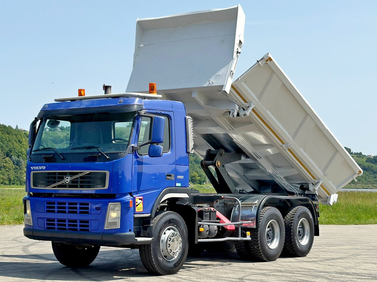 Volvo FM 380 Kipper 5,20 m + BORDMATIC / 6x4 - Billenőplatós teherautó, Darus autó: 3 kép. Volvo FM 380 Kipper 5,20 m + BORDMATIC / 6x4 - Billenőplatós teherautó, Darus autó: 3 kép.