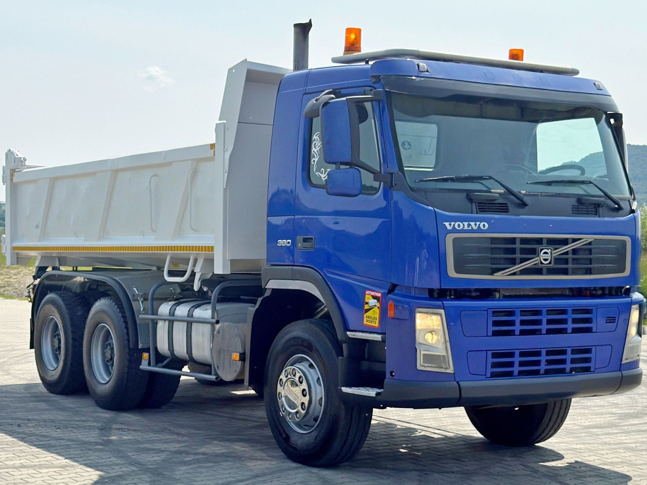 Volvo FM 380 Kipper 5,20 m + BORDMATIC / 6x4 - Billenőplatós teherautó, Darus autó: 4 kép. Volvo FM 380 Kipper 5,20 m + BORDMATIC / 6x4 - Billenőplatós teherautó, Darus autó: 4 kép.