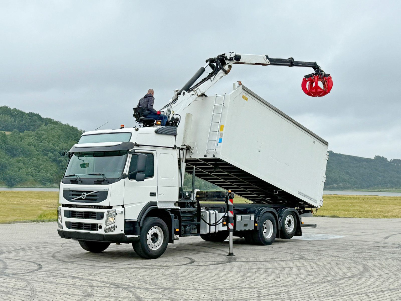 Volvo FM 420 Kipper 6,20 m * EPSILON Q150L75 *TOP - Billenőplatós teherautó, Darus autó: 2 kép. Volvo FM 420 Kipper 6,20 m * EPSILON Q150L75 *TOP - Billenőplatós teherautó, Darus autó: 2 kép.
