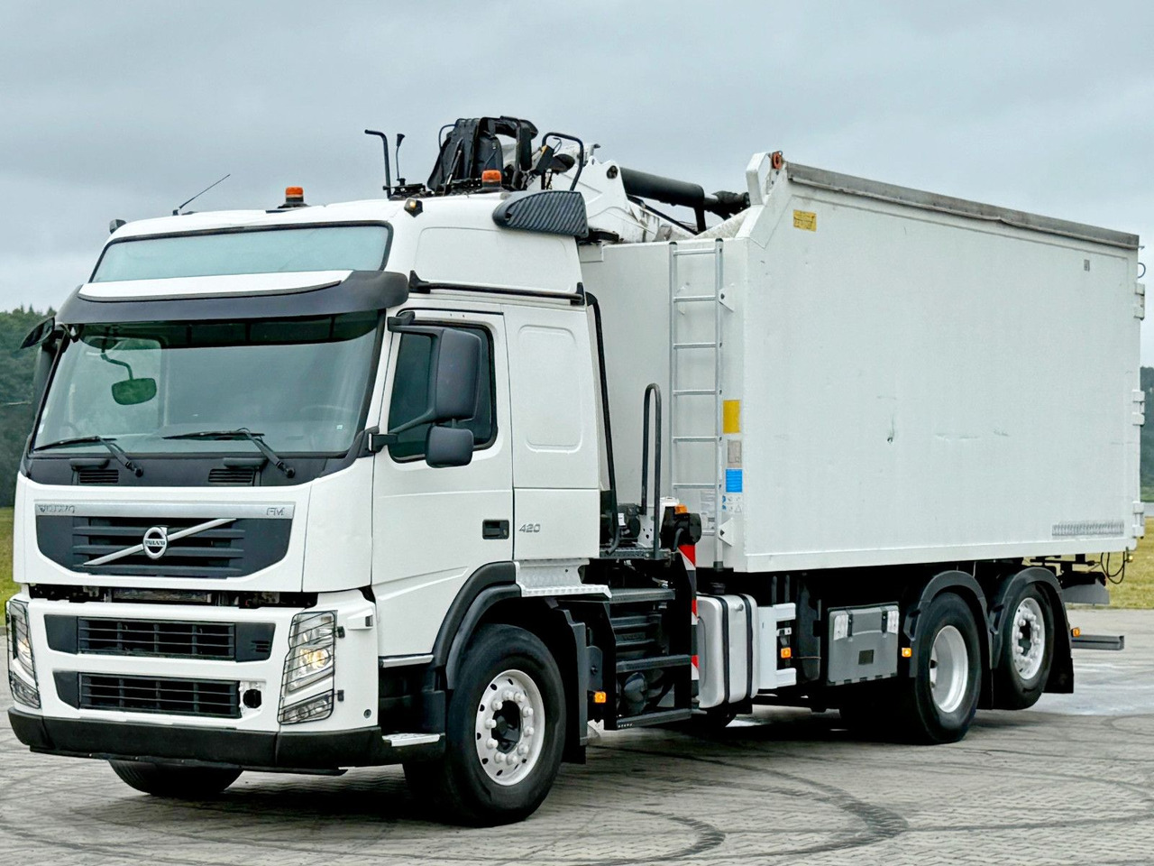 Volvo FM 420 Kipper 6,20 m * EPSILON Q150L75 *TOP - Billenőplatós teherautó, Darus autó: 4 kép. Volvo FM 420 Kipper 6,20 m * EPSILON Q150L75 *TOP - Billenőplatós teherautó, Darus autó: 4 kép.