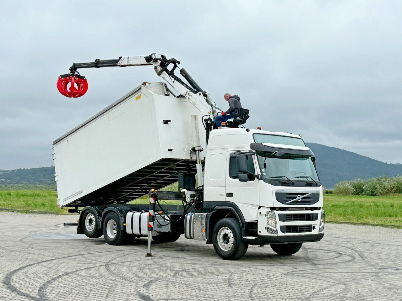 Volvo FM 420 Kipper 6,20 m * EPSILON Q150L75 *TOP - Horgos rakodó teherautó, Darus autó: 2 kép. Volvo FM 420 Kipper 6,20 m * EPSILON Q150L75 *TOP - Horgos rakodó teherautó, Darus autó: 2 kép.