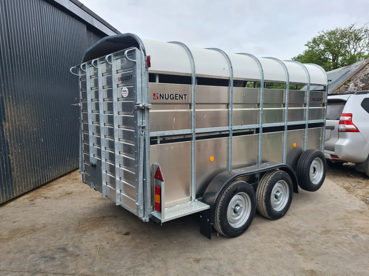 12 x 6 Nugent Livestock Trailer - Pótkocsi állatszállító: 2 kép. 12 x 6 Nugent Livestock Trailer - Pótkocsi állatszállító: 2 kép.