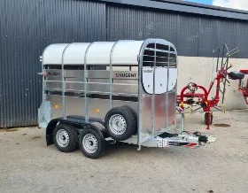 8 x 5 Nugent Livestock Trailer - Pótkocsi állatszállító: 1 kép. 8 x 5 Nugent Livestock Trailer - Pótkocsi állatszállító: 1 kép.