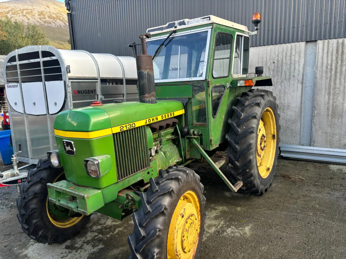 John Deere 2130 4WD - Traktor: 4 kép. John Deere 2130 4WD - Traktor: 4 kép.