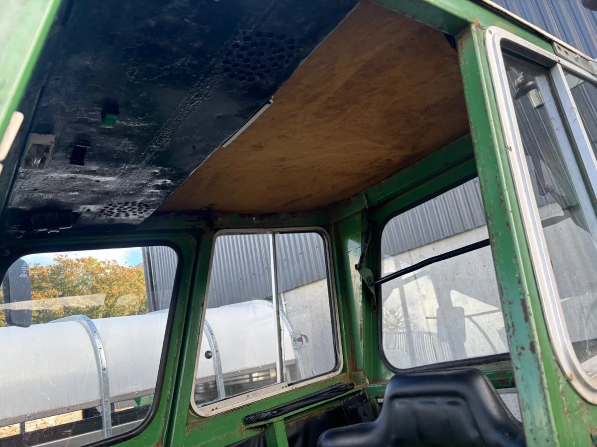 Traktor John Deere 2130 4WD: 12 kép.