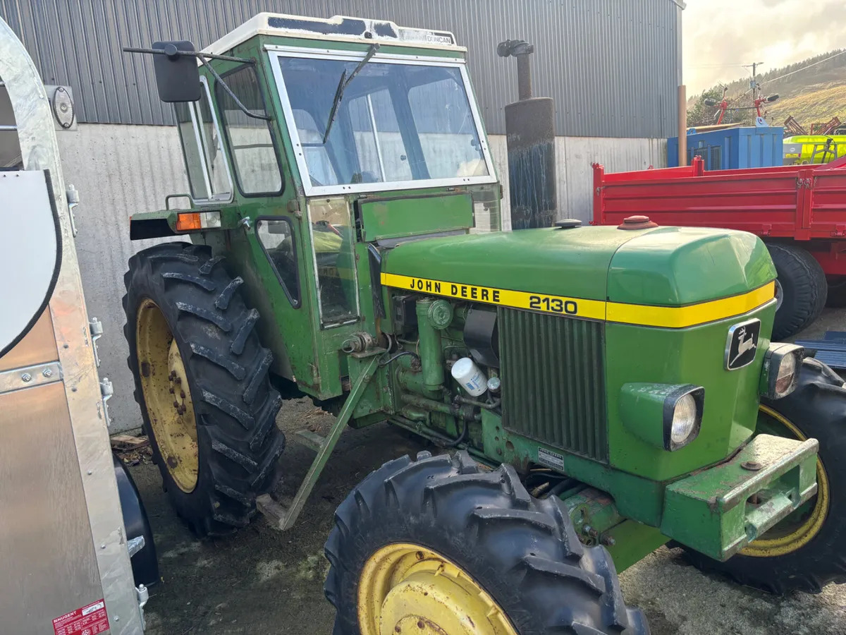 Traktor John Deere 2130 4WD: 11 kép.