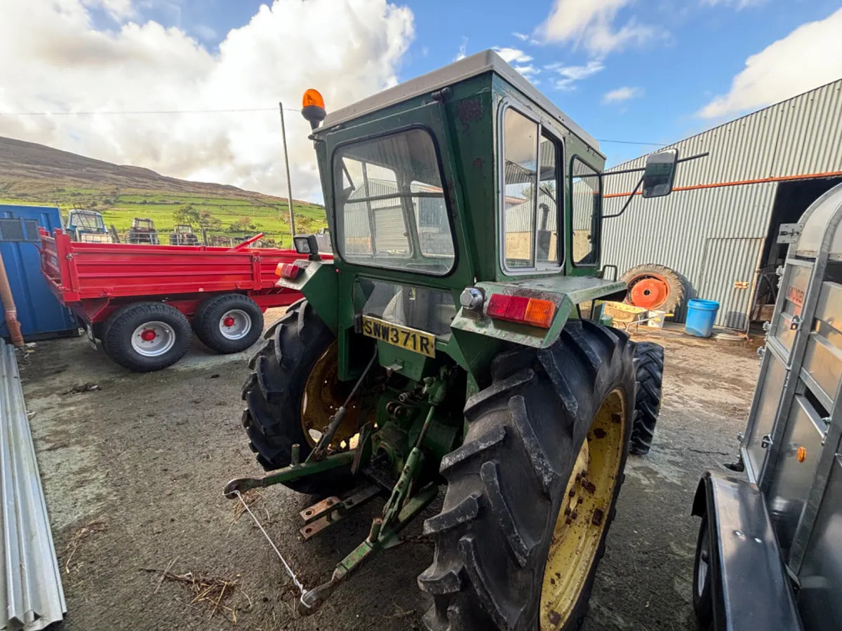 Traktor John Deere 2130 4WD: 9 kép.