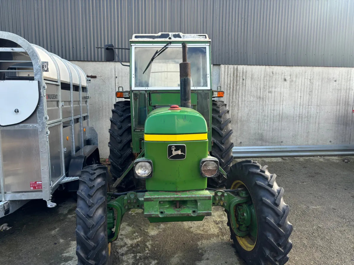 John Deere 2130 4WD - Traktor: 3 kép. John Deere 2130 4WD - Traktor: 3 kép.