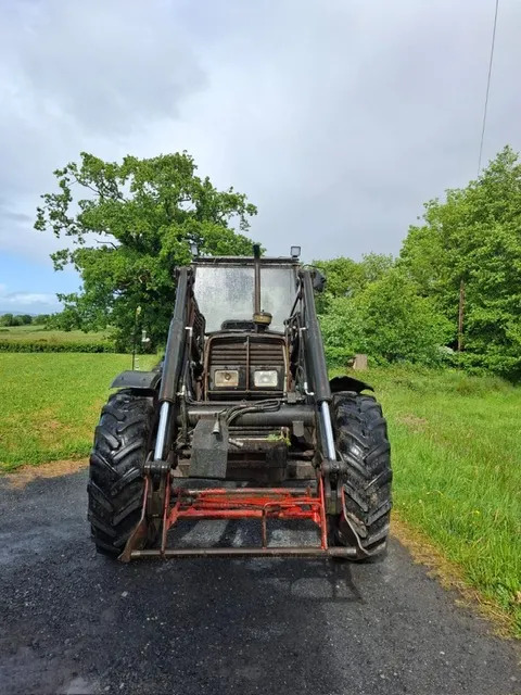 Massey Ferguson 399 c/w Loader - Traktor: 3 kép. Massey Ferguson 399 c/w Loader - Traktor: 3 kép.