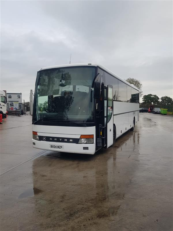 2004 Setra 315 GT 49 Seat coach, MOT November, 6 cylinder, 6 speed manual, excellent runner. - Távolsági busz: 1 kép. 2004 Setra 315 GT 49 Seat coach, MOT November, 6 cylinder, 6 speed manual, excellent runner. - Távolsági busz: 1 kép.