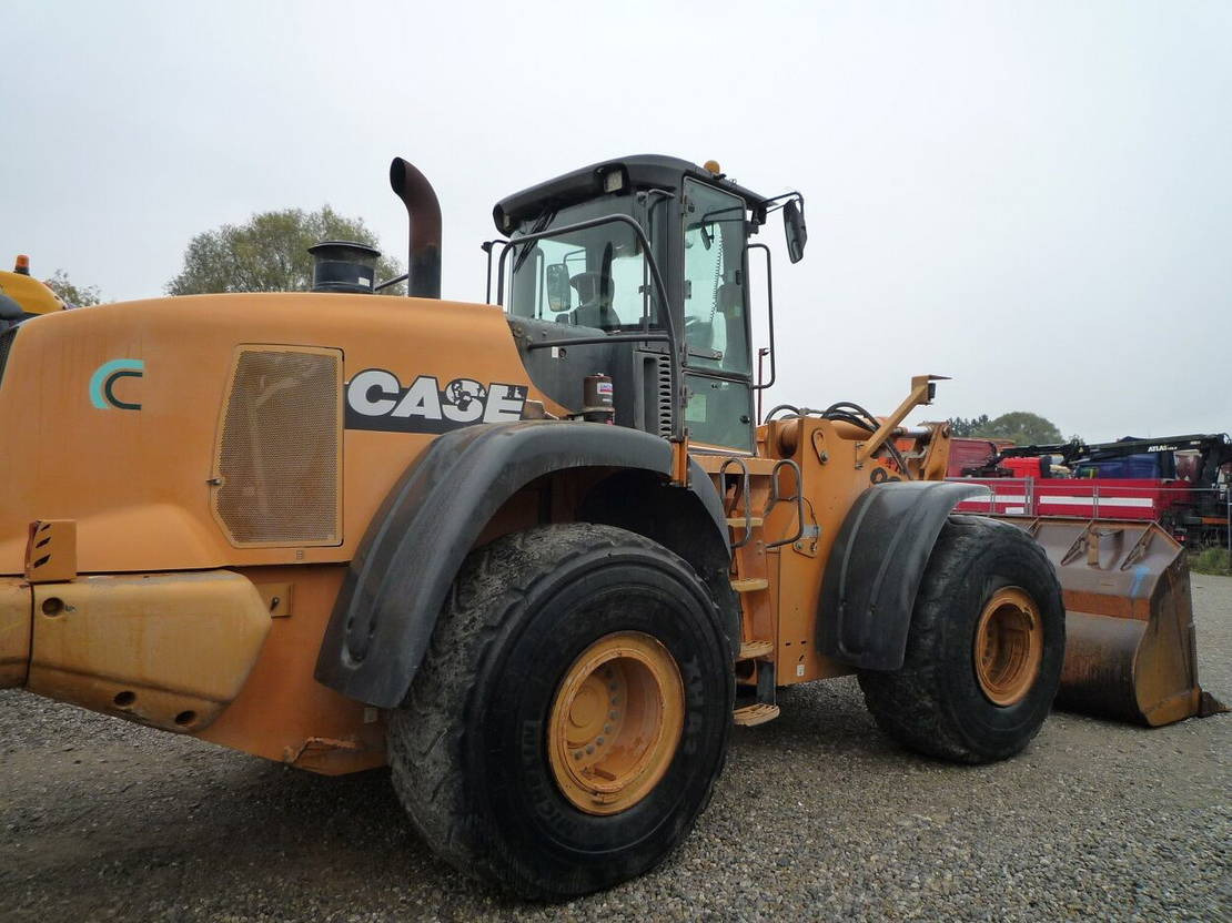 Gumikerekes homlokrakodó Case 921E: 10 kép. Gumikerekes homlokrakodó Case 921E: 10 kép.