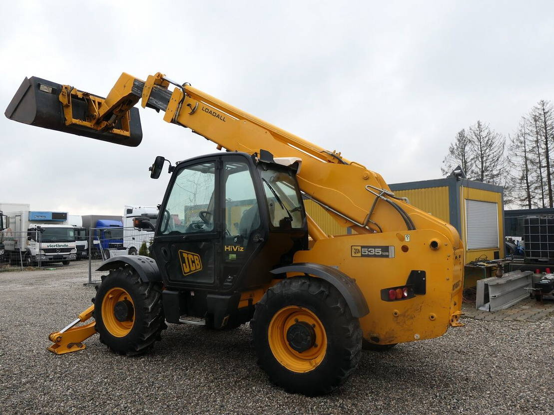 JCB 535-125 - Teleszkópos rakodó: 4 kép. JCB 535-125 - Teleszkópos rakodó: 4 kép.