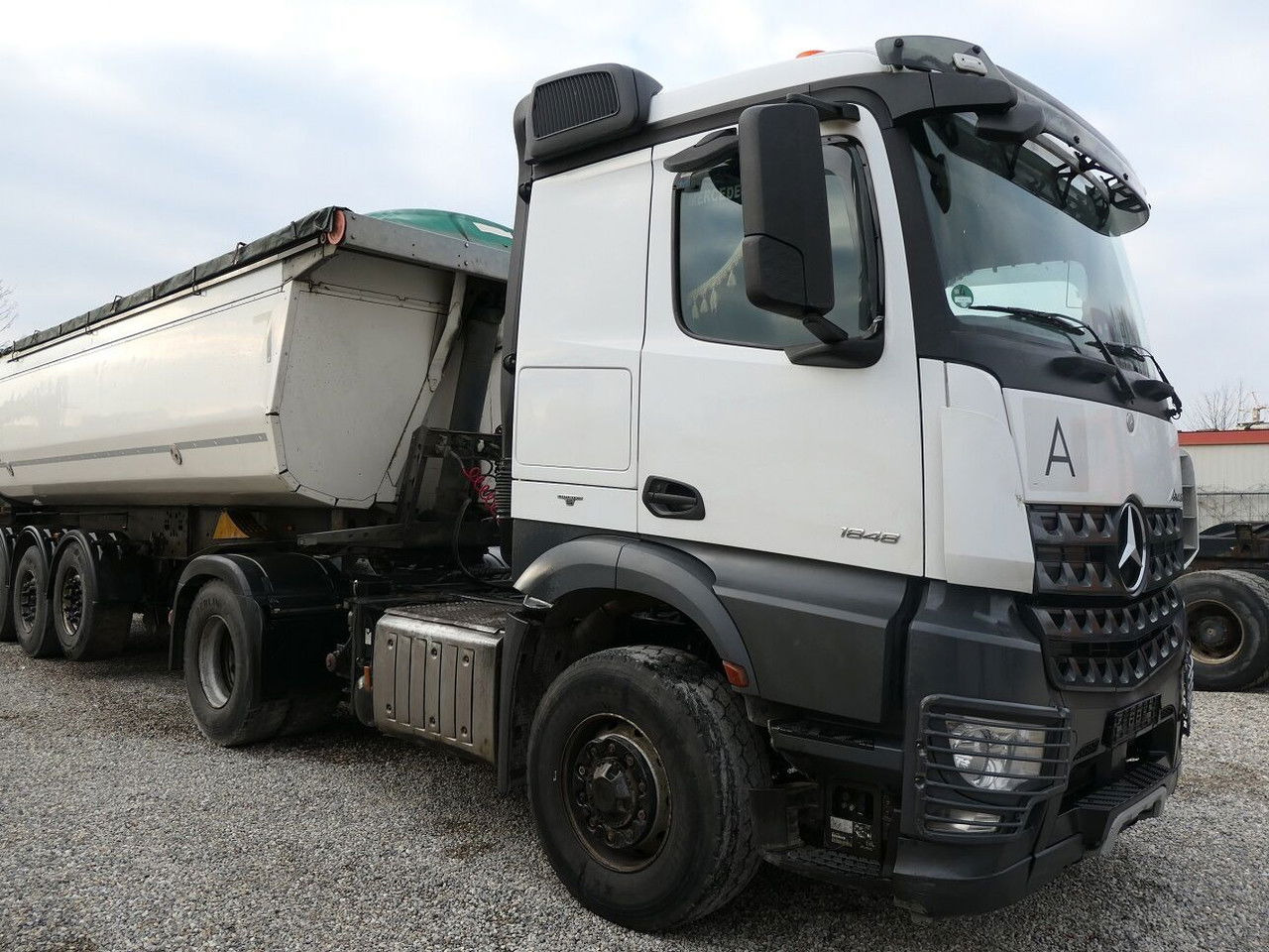 Mercedes-Benz Arocs 18 48 HAD - Nyergesvontató: 4 kép. Mercedes-Benz Arocs 18 48 HAD - Nyergesvontató: 4 kép.