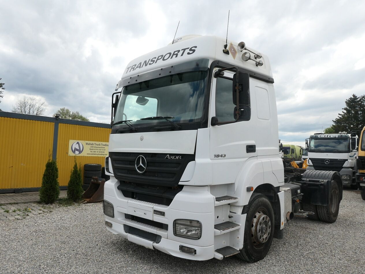 Mercedes-Benz Axor 1843 - Nyergesvontató: 4 kép. Mercedes-Benz Axor 1843 - Nyergesvontató: 4 kép.