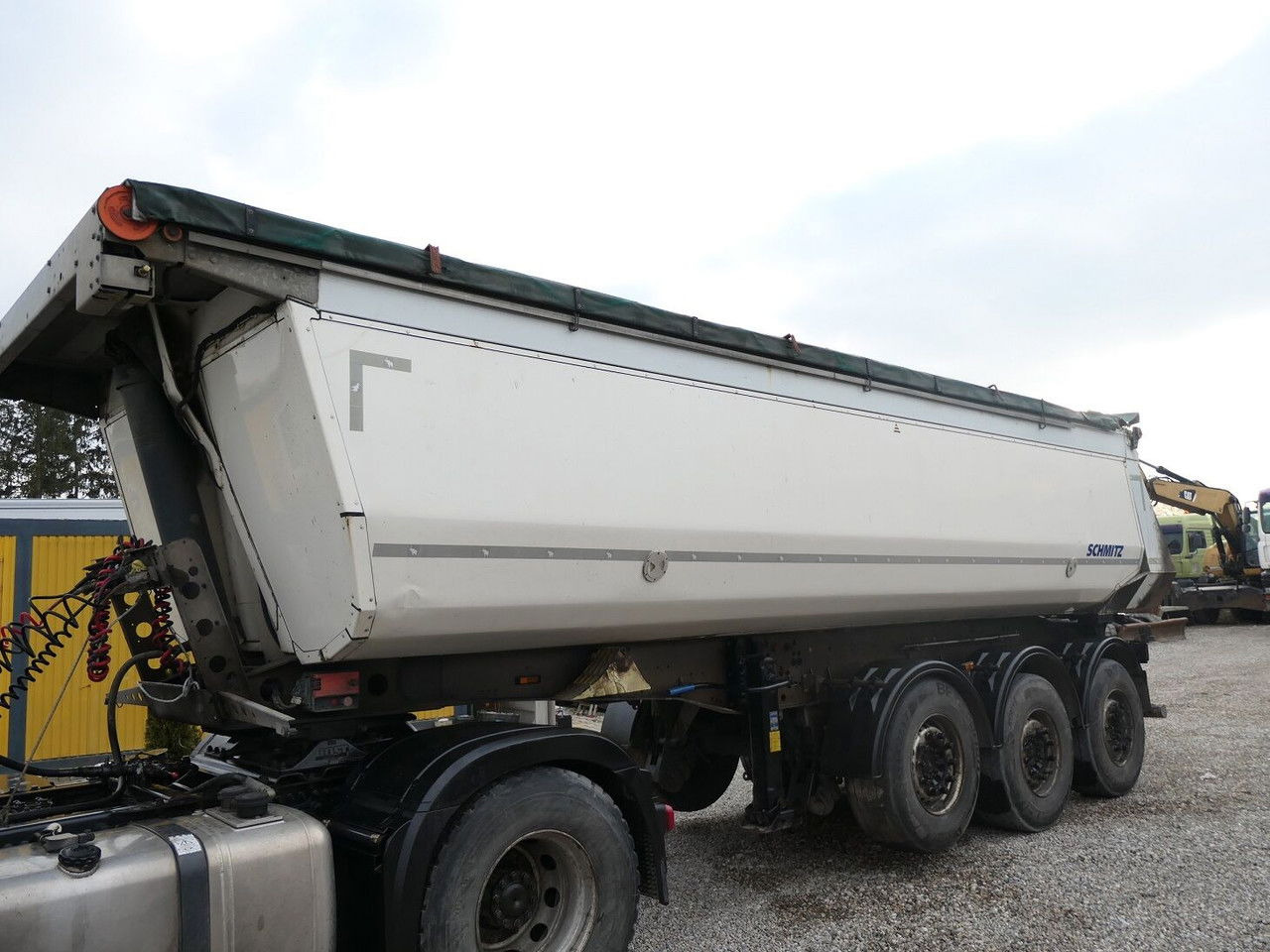 Schmitz Cargobull SGF S3 - Félpótkocsi billenőplatós: 3 kép. Schmitz Cargobull SGF S3 - Félpótkocsi billenőplatós: 3 kép.