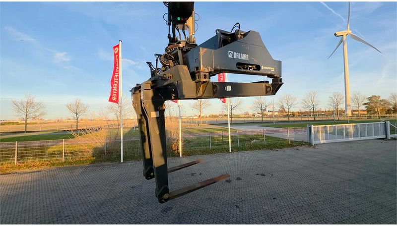 Kalmar Foldable Forks Attachment for ISO Spreaders - Adapterek - Anyagmozgató gép: 3 kép. Kalmar Foldable Forks Attachment for ISO Spreaders - Adapterek - Anyagmozgató gép: 3 kép.
