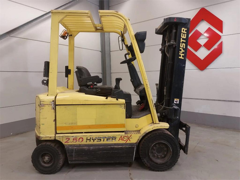 Hyster J2.50XM-717 - Elektromos targonca: 1 kép. Hyster J2.50XM-717 - Elektromos targonca: 1 kép.